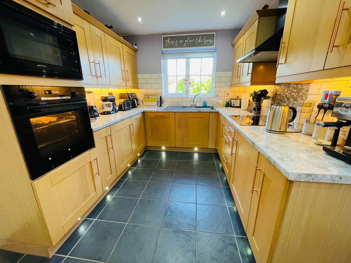 Salters Way, Penistone, Sheffield, S36 6UE